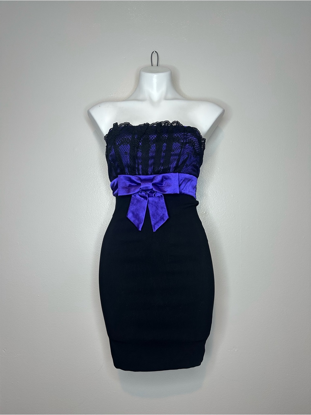Vintage April USA Strapless Black Dress with Purple Lace Bodice and Bow Size M
